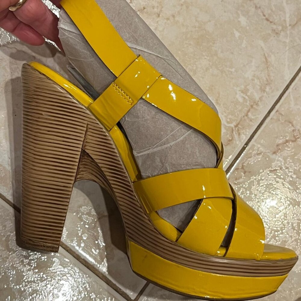 SOFFT size 4.5 leather yellow platform stacked heel sandals patent leather